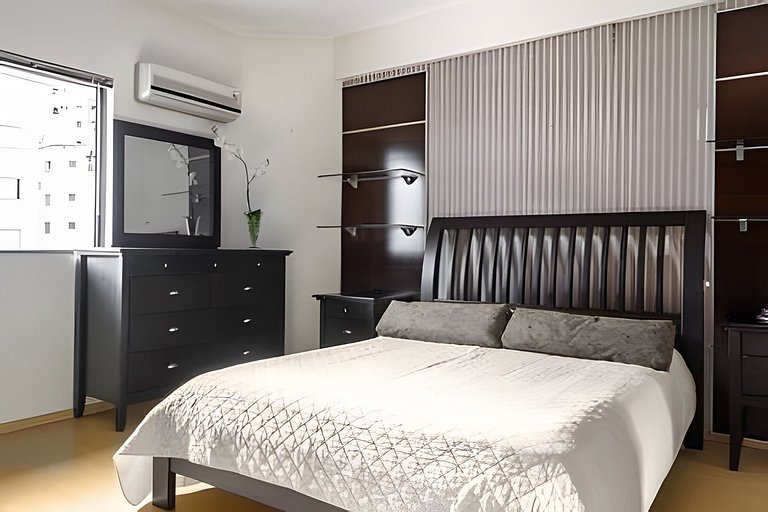 Apto Grande na Região Central de Florianópolis.