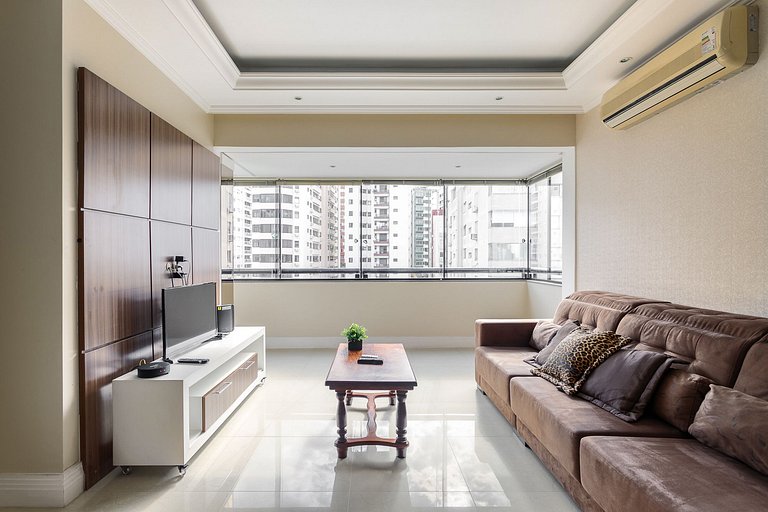 Apto Grande na Região Central de Florianópolis.