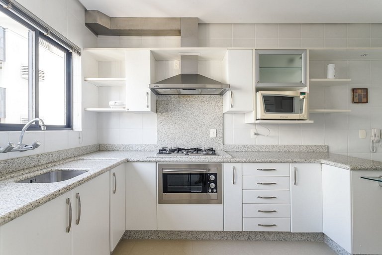 Apto Grande na Região Central de Florianópolis.