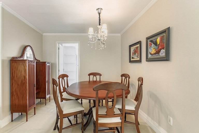 Apto Grande na Região Central de Florianópolis.