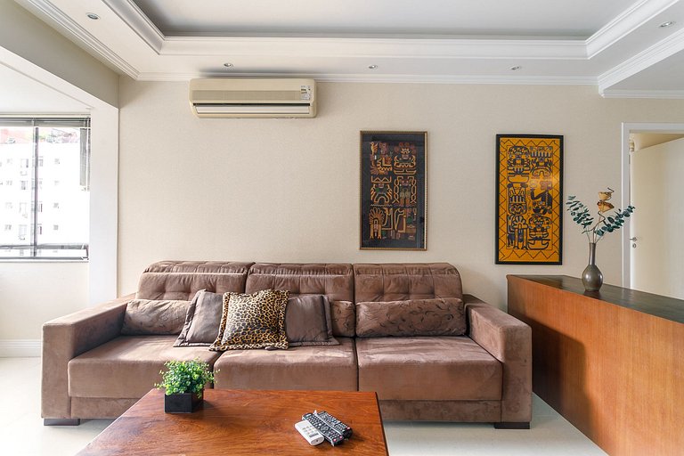 Apto Grande na Região Central de Florianópolis.