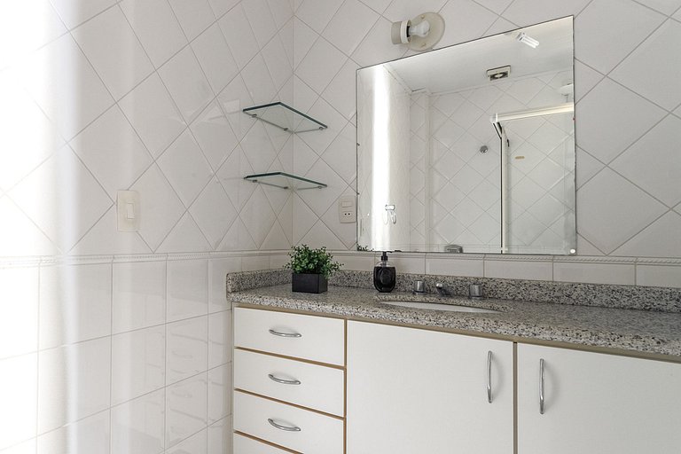 Apto Grande na Região Central de Florianópolis.