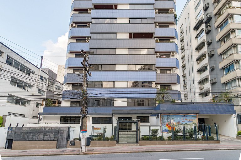 Apto Grande na Região Central de Florianópolis.